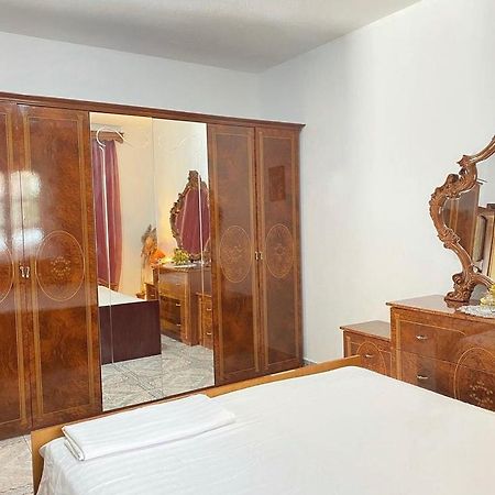 פוגרדץ Roeli'S Guest House מראה חיצוני תמונה