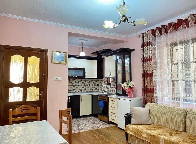 פוגרדץ Roeli'S Guest House מראה חיצוני תמונה