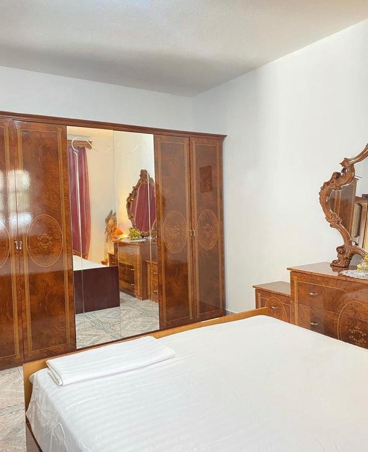 פוגרדץ Roeli'S Guest House מראה חיצוני תמונה
