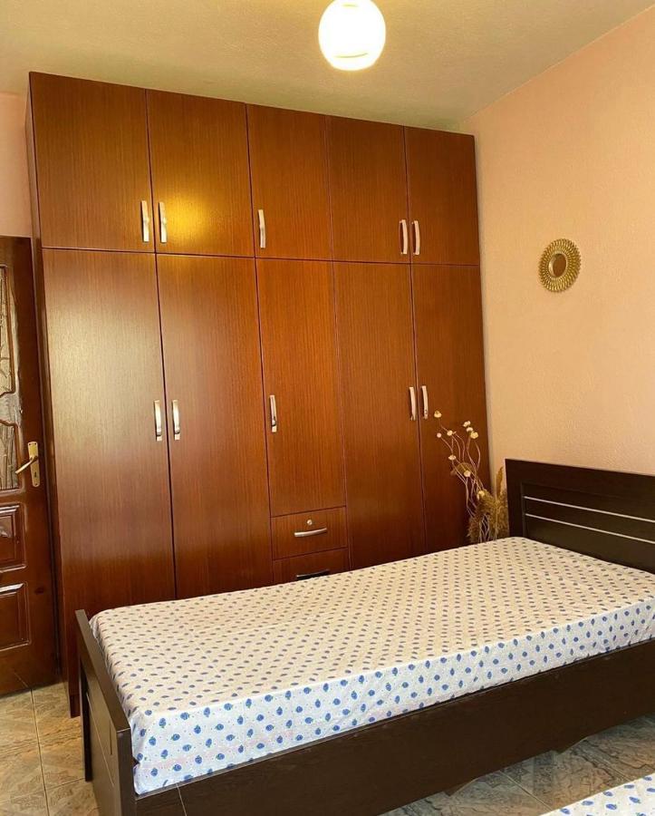 פוגרדץ Roeli'S Guest House מראה חיצוני תמונה